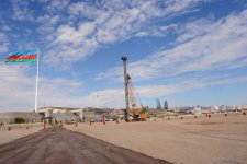 President Ilham Aliyev examines construction progress in 2-4 km section of Baku-Alat highway (PHOTO)